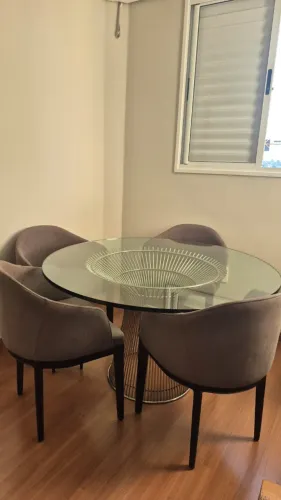 Mesa Platner Redonda com 4 Cadeiras