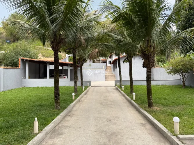 Chácara completa com Piscina à venda no Vale dos Pinheiros - Pinheiral/RJ