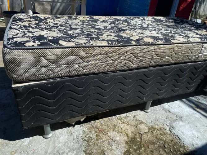Cama Box Solteirão + Colchão em Bom Estado