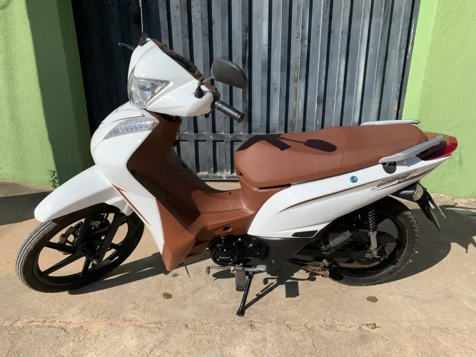 OPORTUNIDADE APENAS 670km rodados pra vender logo Jet 125 cilindradas