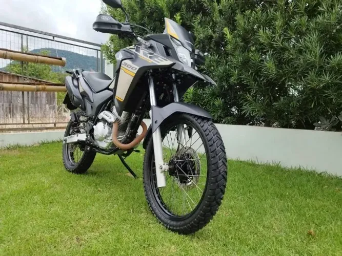 Honda Xre 300 Adventure. FINANCIO