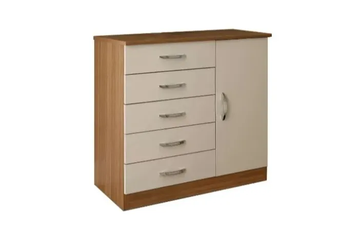 Cômoda 5 gavetas e uma porta em ótimo estado (adesivos não irão juntos)