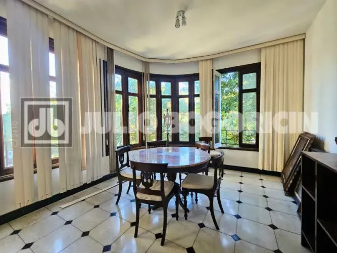 Av. Rui Barbosa! Prédio clássico, com infraestrutura, apartamento amplo, quatro quartos, s
