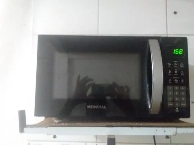 Vendo um microondas da Mondial todo bom valor 300 tem conversa no valor zap *19