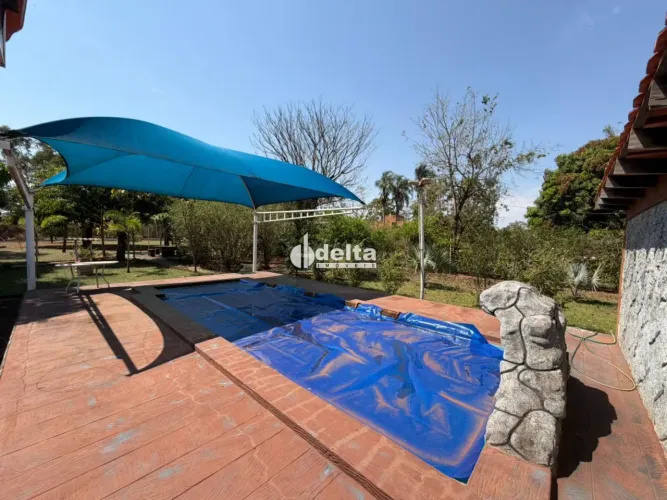 Chácara disponível para venda no bairro Residencial Lago Azul em Uberlândia-MG