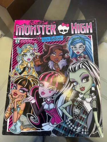 Álbum Monster High 2013 com 20 figurinhas Panini