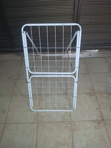 Varal de chão usado pra tela de artesanato 