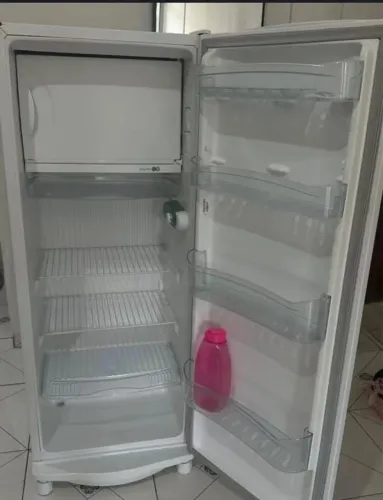 Geladeira Degelo Seco nova com pouco dias de uso toda em perfeito estado.