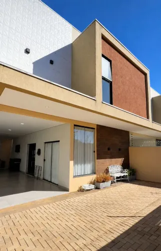Vendo sobrado semimobiliado, 906 sul com energia solar