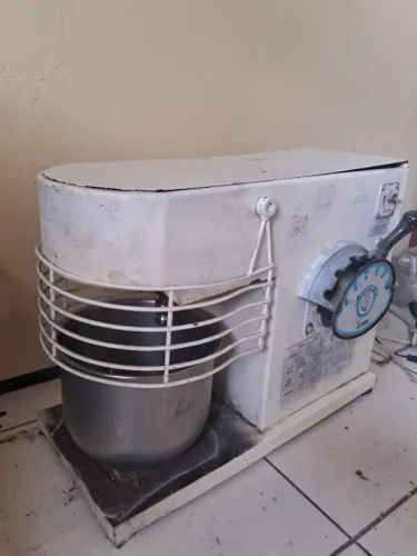 Batedeira industrial lieme, rolo de massa eberle, e forno cristal aço 