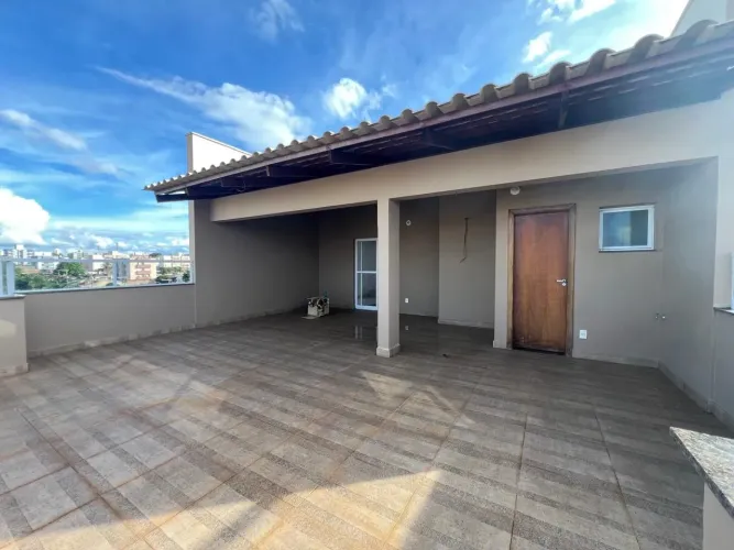Cobertura à venda no bairro Tubalina em Uberlândia/MG