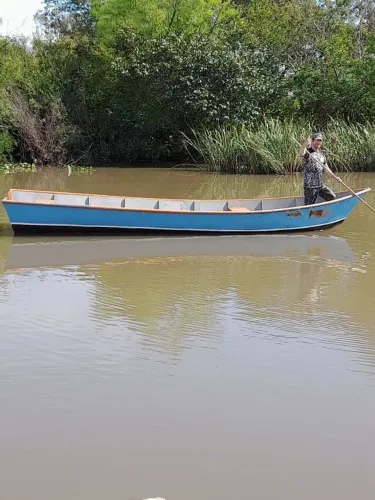 Lancha a venda em Itapuã-Viamão RS