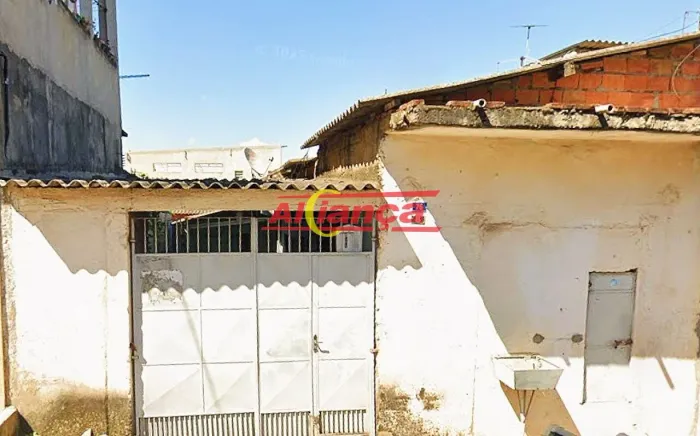 Casa 80m², individual com 3 quartos à locação na Jardim Anny