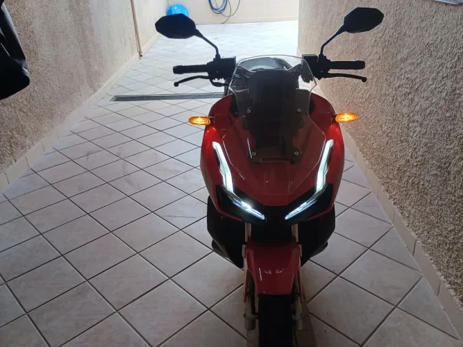 Honda ADV scooter zerada.