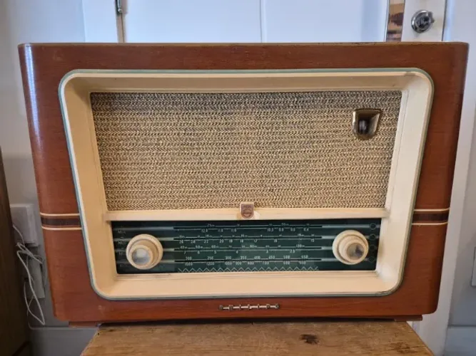 Rádio Philips Vintage Antigo em Madeira - Peça para Colecionador