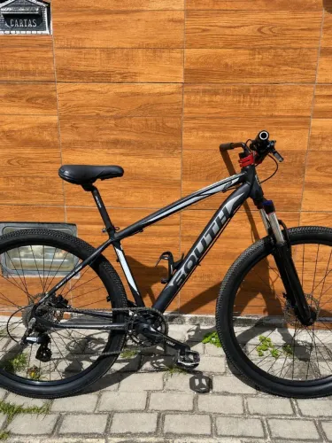 Bicicleta preta aro 29 Full Shimano