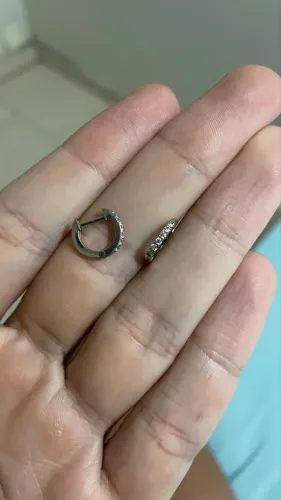 Argola de prata 925 com pedra moissanite