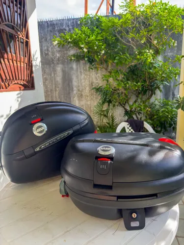 Baús Laterais GIVI 45L (PAR) - Originais, com chave, ótimo estado