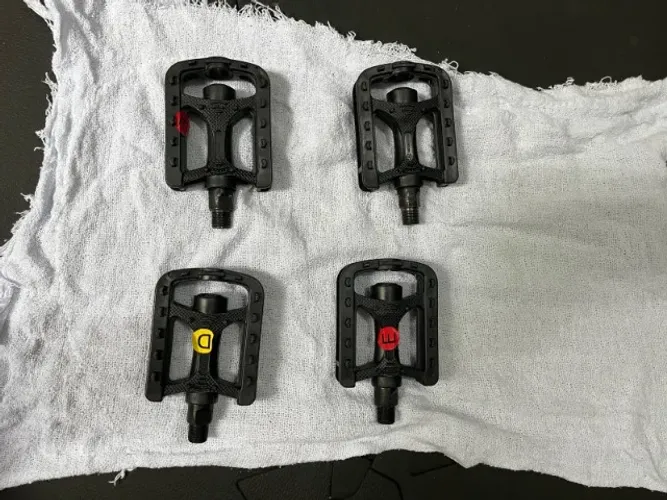 2 pares de pedais de bicicleta (vendo junto ou separado)