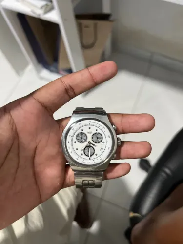 Swatch cara branca