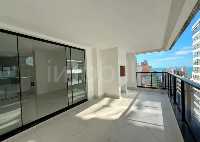 Apartamento no Edifício Wall Street Towers em Itapema..