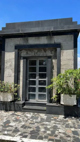 MAUSOLÉU PERPÉTUO À VENDA - CEMITÉRIO SÃO FRANCISCO XAVIER (RJ)<br>