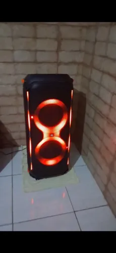 Vende-se uma caixa JBL modelo 710 800W de potência