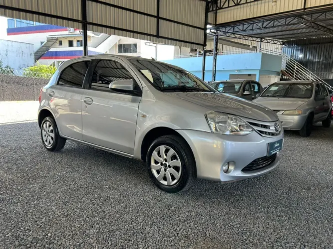 Toyota Etios XS 1.5 Flex 16V 5P Mec. 2014