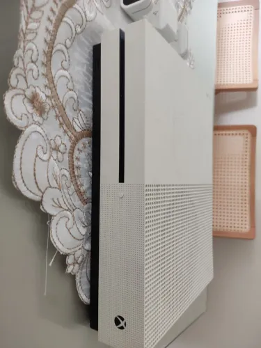 Xbox one s 500gb + controle com bateria e base de carregamento