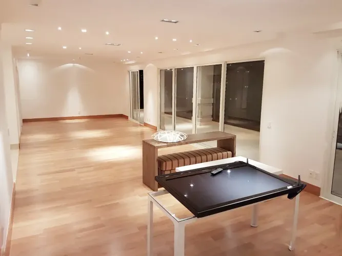 Apartamento à venda no Condomínio La Grande Roche em Moema em São Paulo - SP