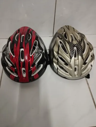 Capacete esportivo para ciclista .