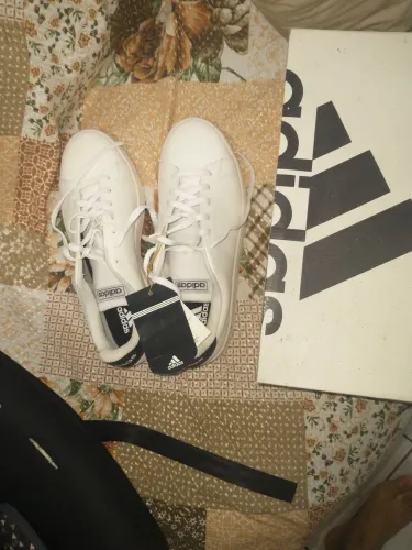 Sapato Adidas masculino novo, nunca foi usado 