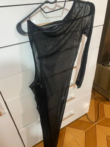 Saída de praia em tule preta