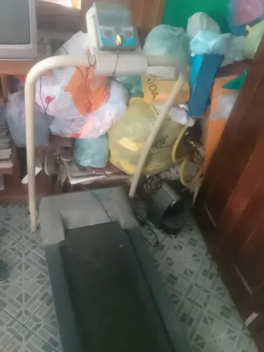 Vende se uma esteira de correr