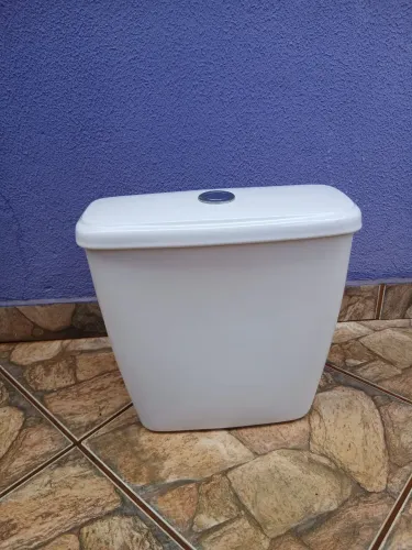 Caixa acoplada Icasa com tampa