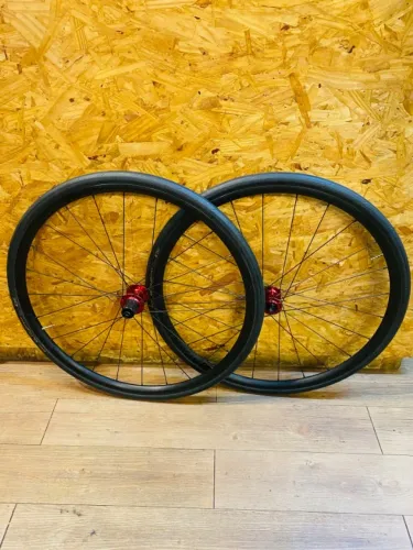 Roda de bicicleta speed Bontrager Paradigm TLR Disc