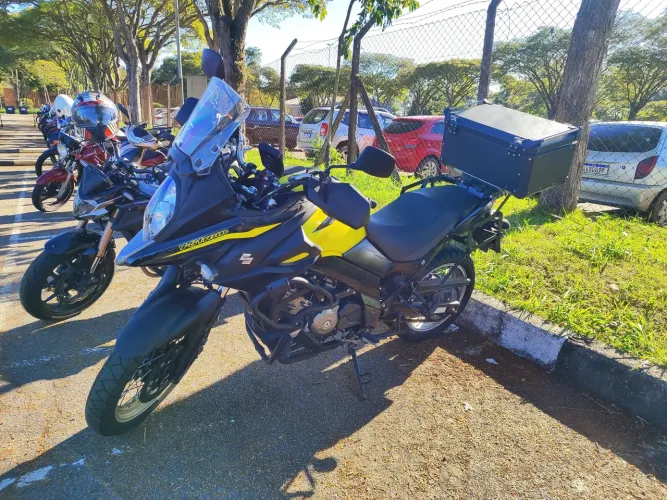 Suzuki - V-Strom 650 XT - Amarela