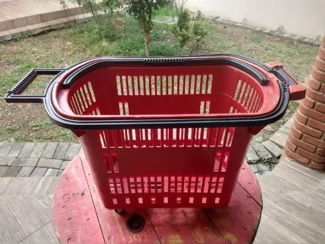 Cesto/Cestinha de Mercado com Rodinhas 30 Litros
