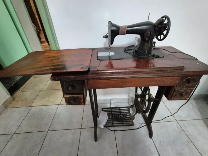 Maquina de costura singer antiga funcionando