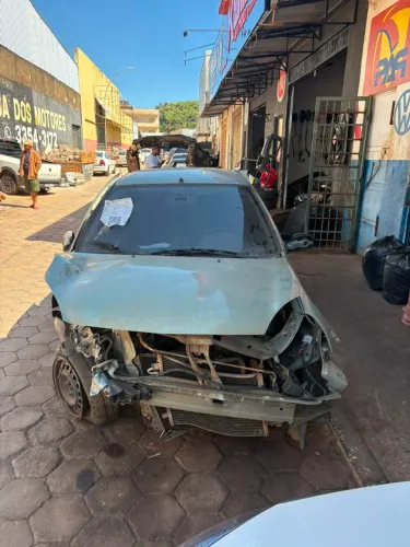 Sucata clio 1.0 gasolina 2003