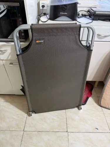 Cama de campanha com colchonete