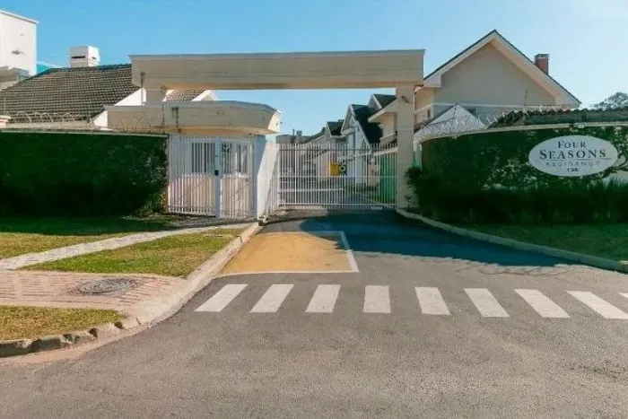 TERRENO à venda com 320.5m² por R$ 850.000,00 no bairro Butiatuvinha - CURITIBA / PR