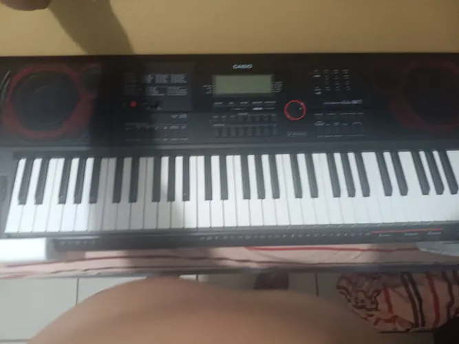 Vendo esse teclado seminovos