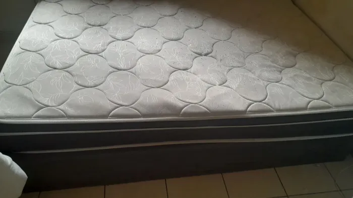 Vendo colchão de casal
