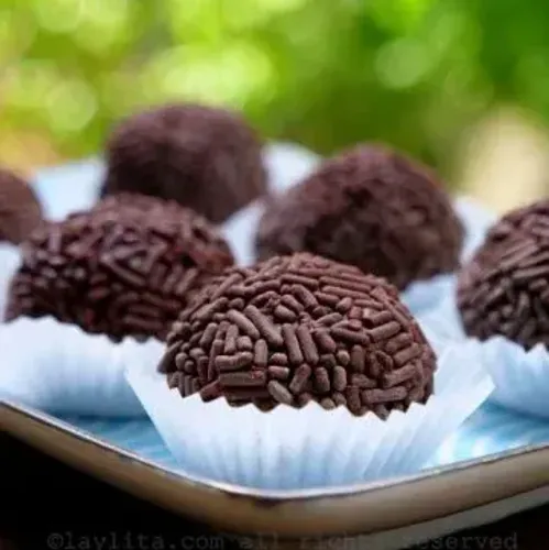 Brigadeiro e doces de festa