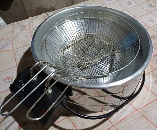 Fritadeira Elétrica Industrial 7 Litros em Inox Completa
