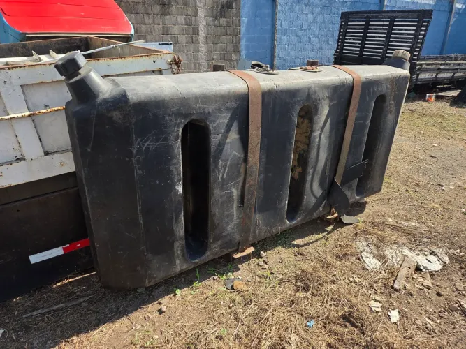 Tanque para máquinas, tratores, equipamentos.