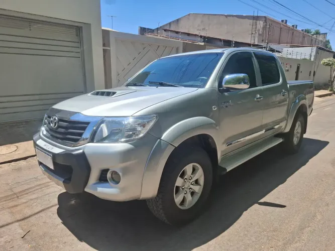 Toyota Hilux CD SR D4-d 4X4 3.0 TDI Dies Aut. 2014