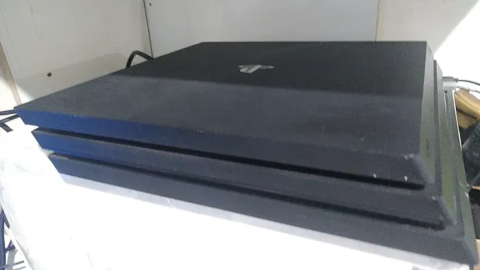 PS 4 PRÓ EXCELENTE+2 CONTROLES 1NOVO 1 USADO
