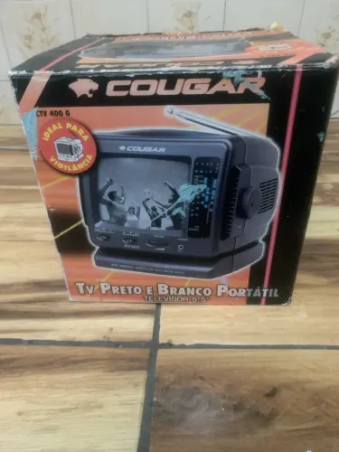 televisão portátil Cougar CTV-400G usada